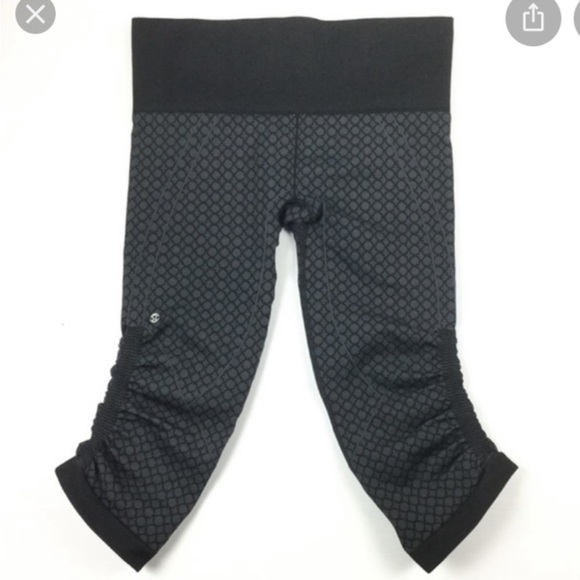 lululemon “In The Flow II” Seamless Crop, Size 2 - Picture 4 of 12
